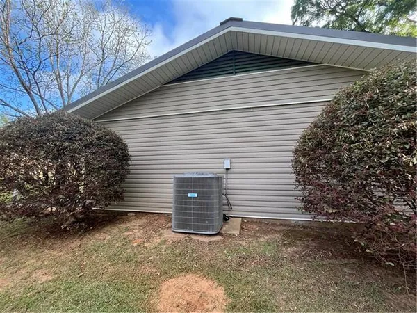 $275,000 | 408 West Hampton Drive, Pineville, LA 71360