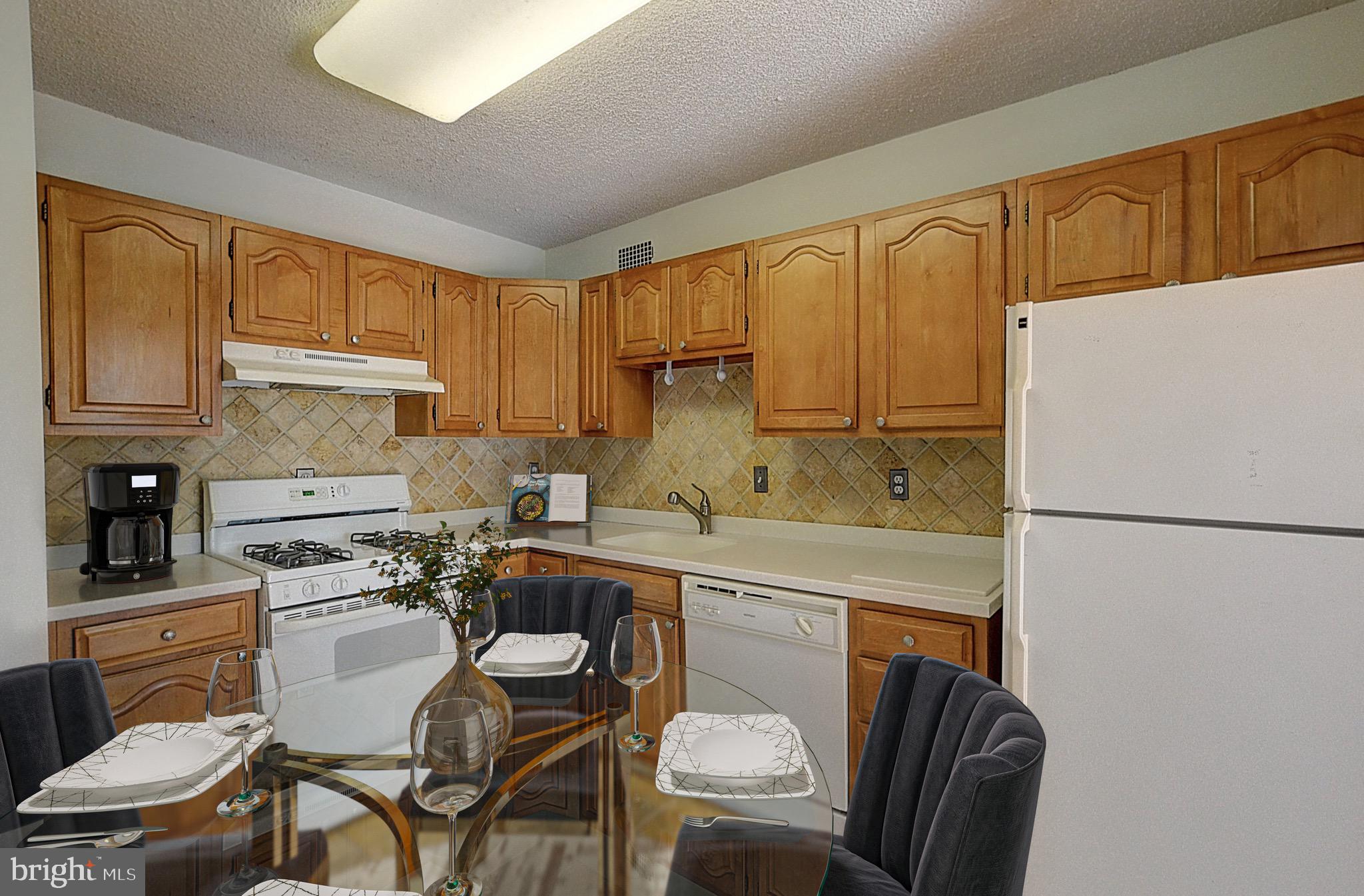 5225 Pooks Hill Road, Unit 410S Bethesda, MD 20814 - Photo 7 of 34 Kitchen