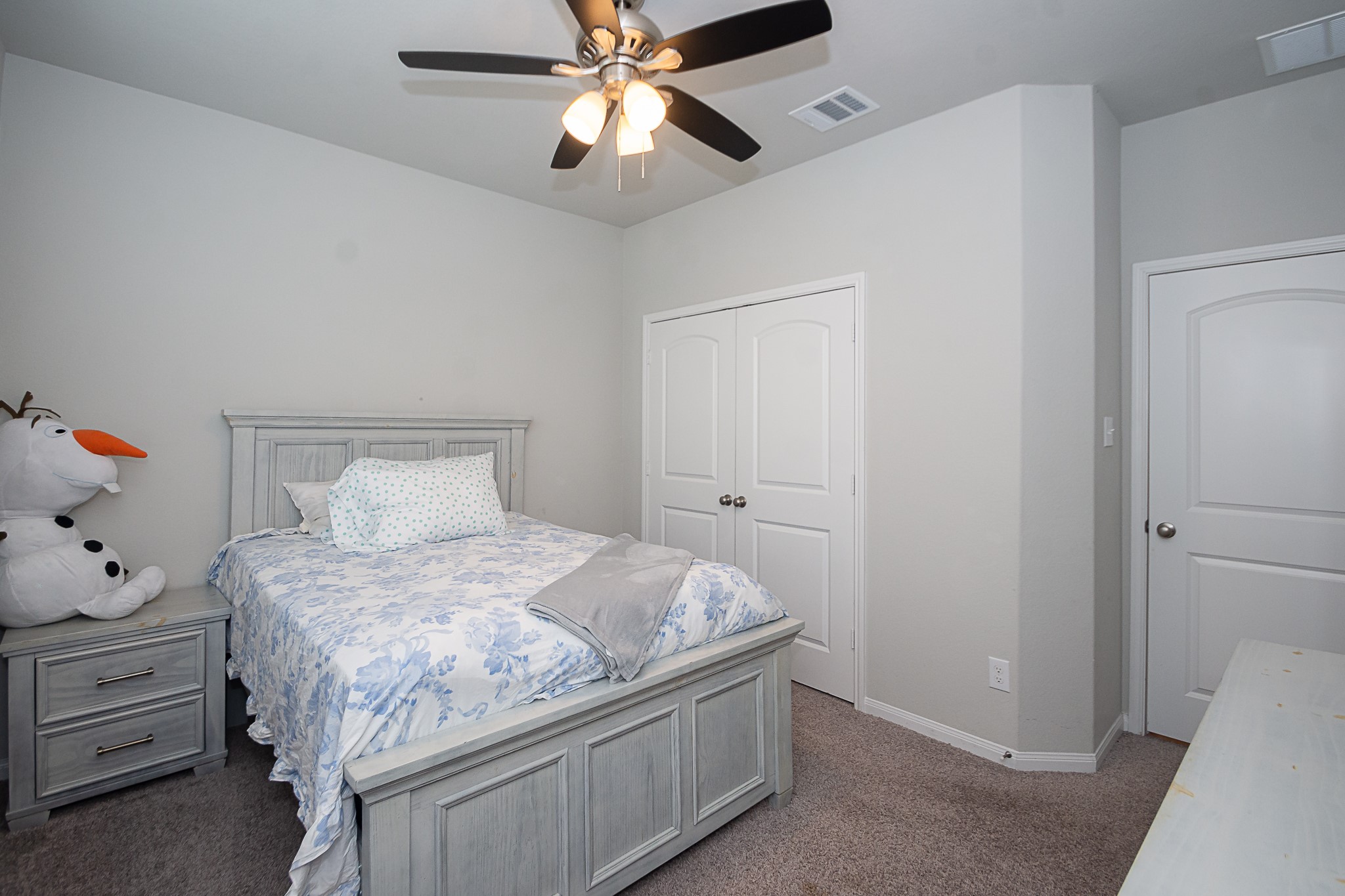 1842 Kenley Way Alvin, TX 77511 - Photo 21 of 44 a bedroom with a bed and a chandelier