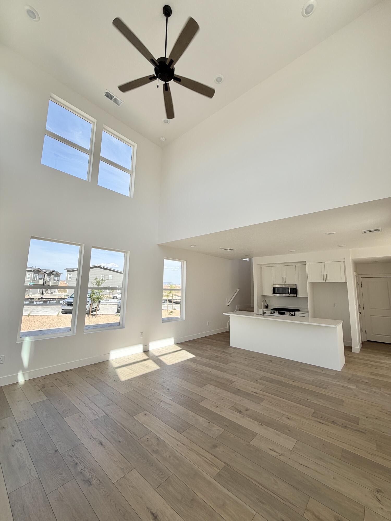 517 West Olive Lane St. George, UT 84790 - Photo 3 of 29 High Ceilings, Large Windows