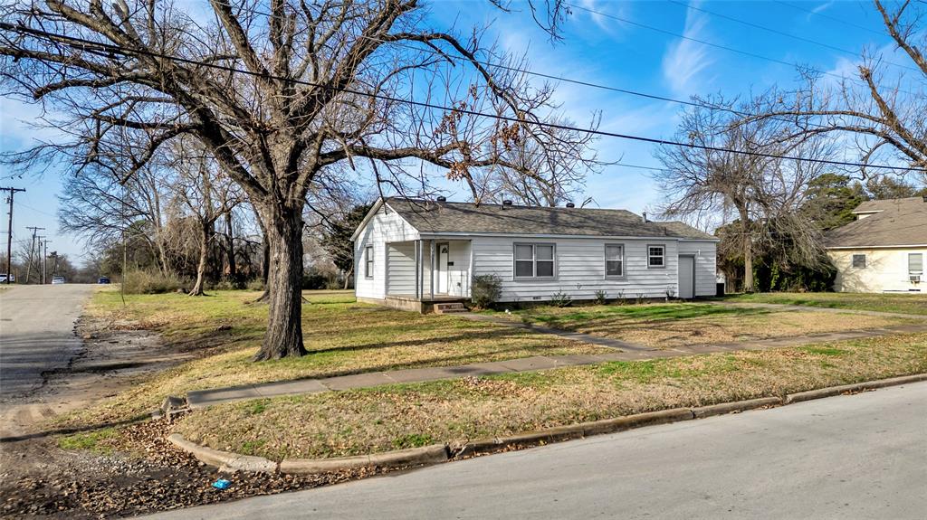 901 Johnson Street Terrell, TX 75160 - Photo 3 of 21 a front view of a house with a yard