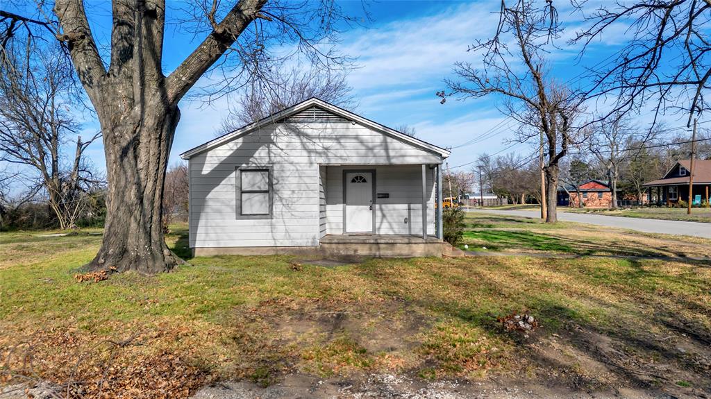 901 Johnson Street Terrell, TX 75160 - Photo 4 of 21 a view of a house with a yard