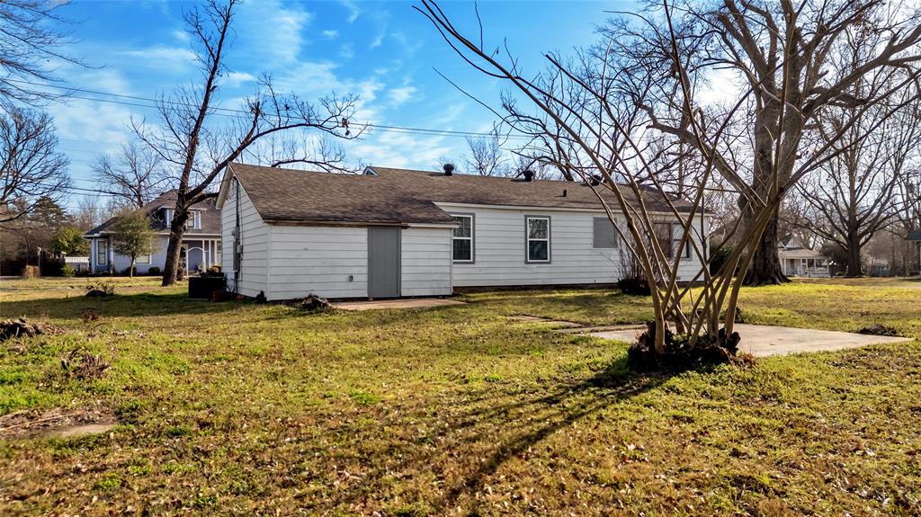 901 Johnson Street Terrell, TX 75160 - Photo 6 of 21 a view of a house with snow on the side of the road