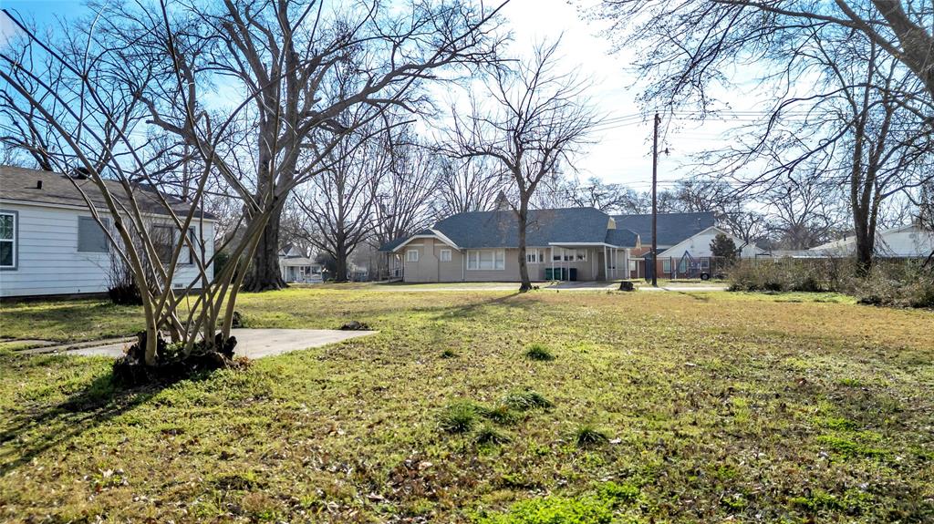 901 Johnson Street Terrell, TX 75160 - Photo 7 of 21 a house view with a outdoor space