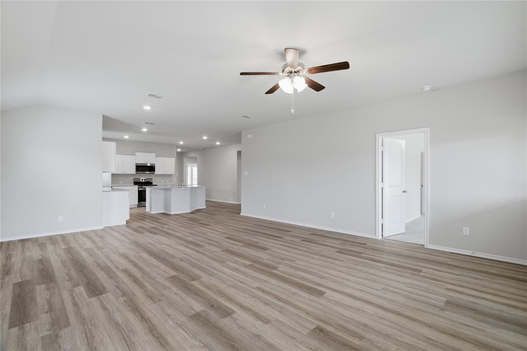 312 Blanco Drive Azle, TX 76020 - Photo 5 of 31