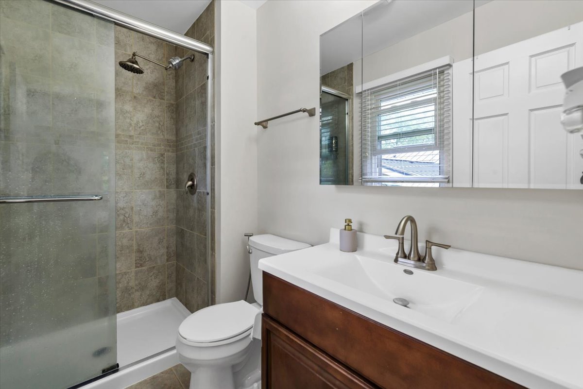 1820 Claremont Road Hoffman Estates, IL 60169 - Photo 16 of 33
