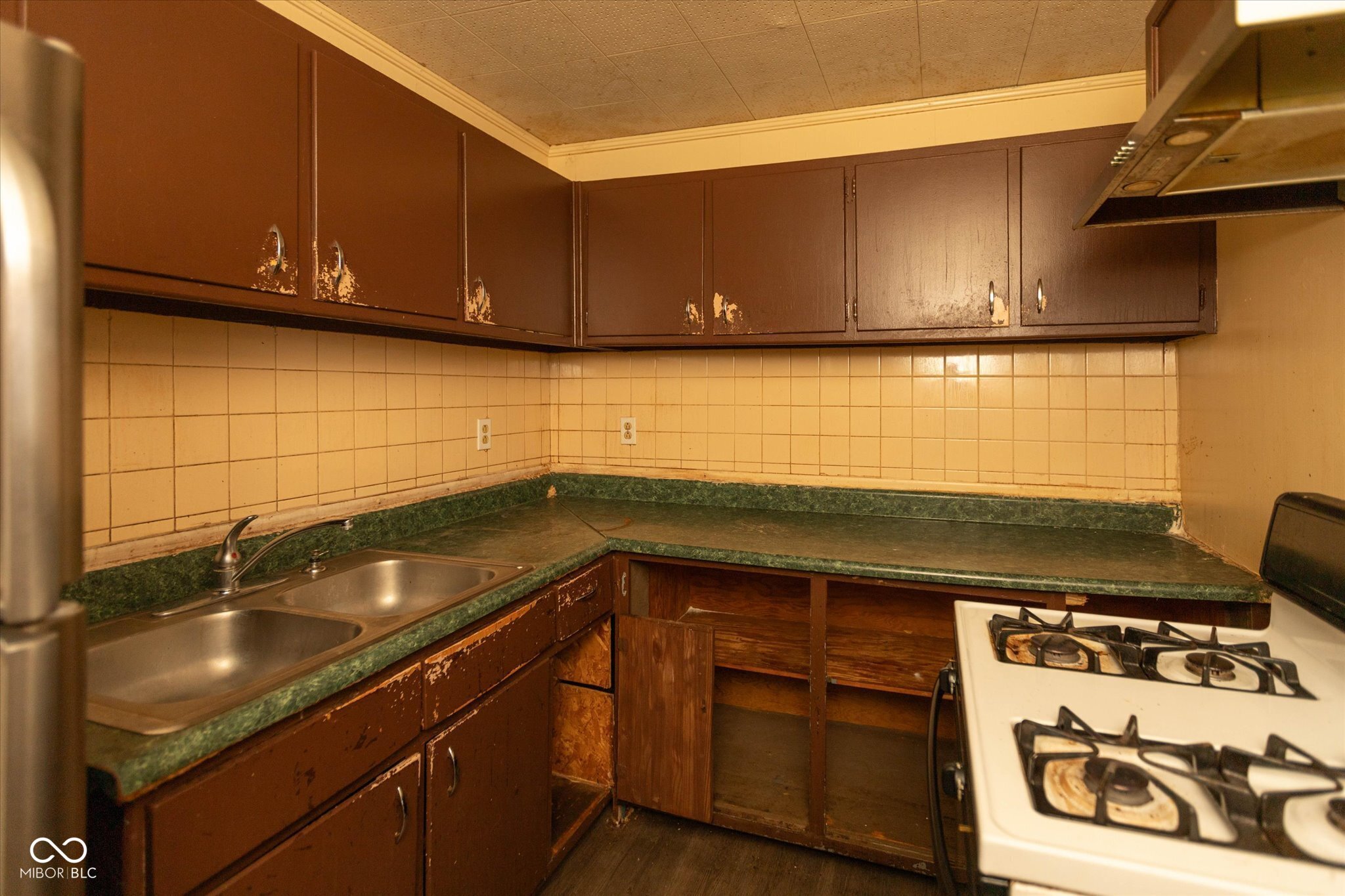 3049 South Holt Road Indianapolis, IN 46221 - Photo 4 of 23 Gallery Image 4