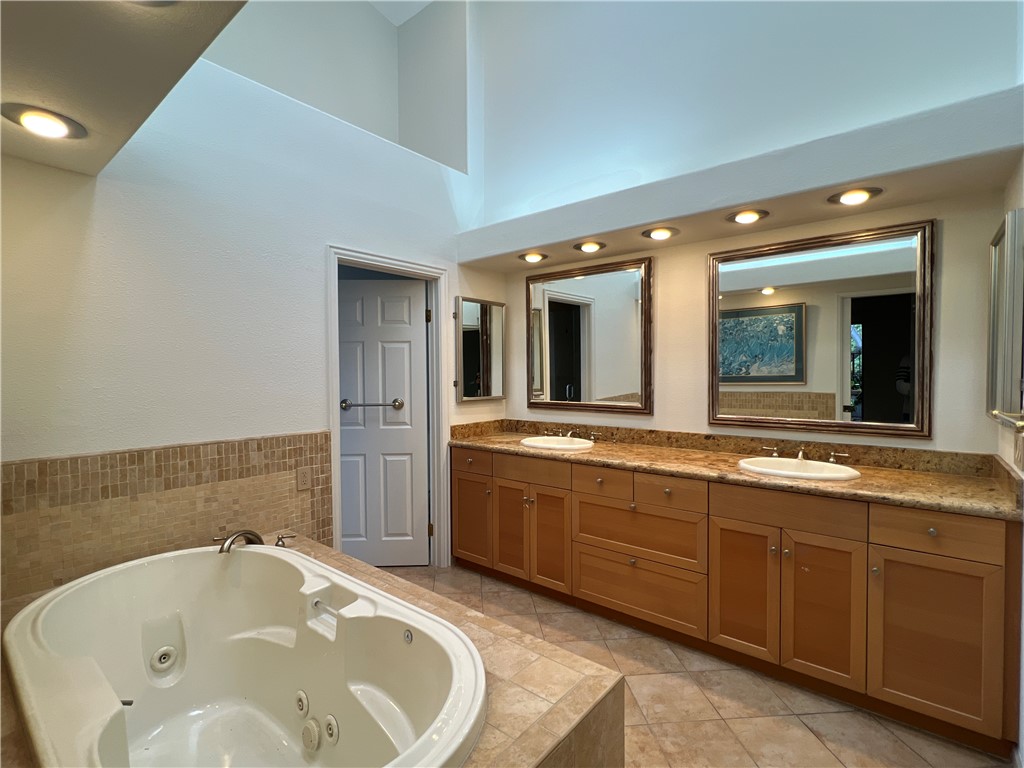 8 Valley View Irvine, CA 92612 - Photo 45 of 49 Primary Bathroom