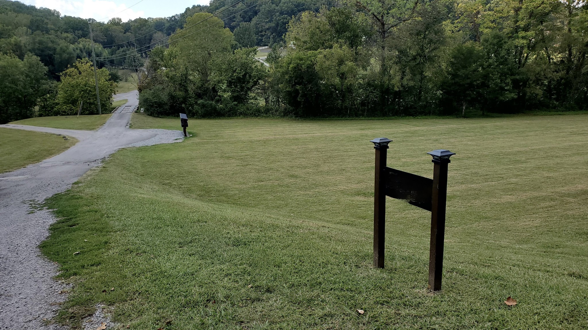 7412 River Rd Pike Nashville, TN 37209 - Photo 16 of 27 a backyard of a house with lots of green space