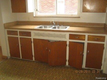 4137 Harvard Road Detroit, MI 48224 - Photo 6 of 9 Kitchen