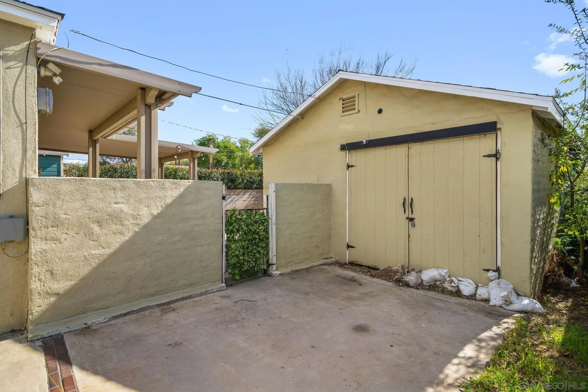 4544 Edgewood Place Riverside, CA 92506 - Photo 28 of 29 a view of a house with porch