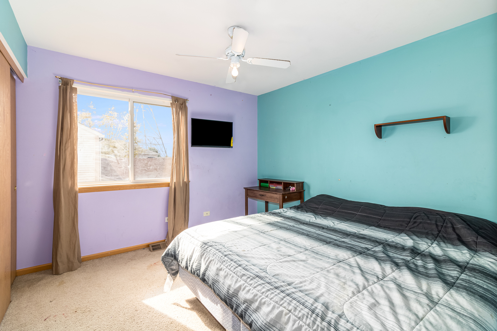 25801 South Red Oak Road Channahon, IL 60410 - Photo 18 of 24 a bedroom with a bed and a window