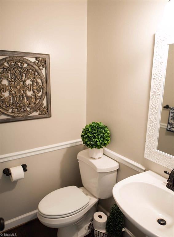 4901 Hackamore Road Greensboro, NC 27410 - Photo 11 of 21 Downstairs powder room.