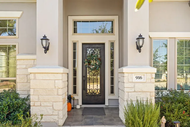 a view of a entryway with interior