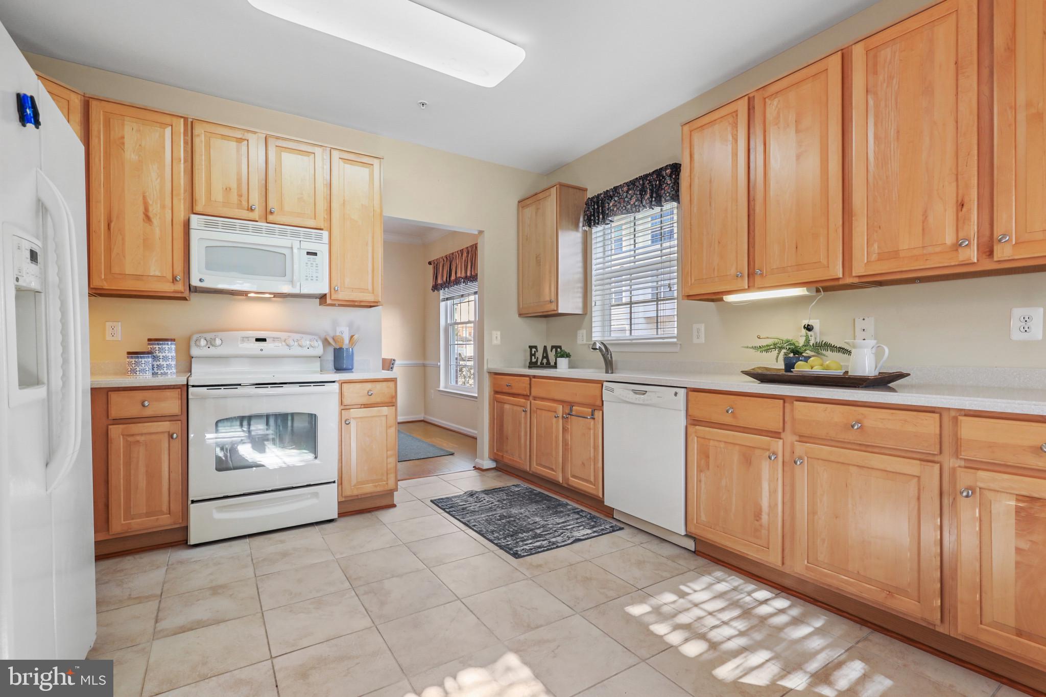 7315 Brookview Road, Unit 106 Elkridge, MD 21075 - Photo 16 of 47 Tile flooring accents this space