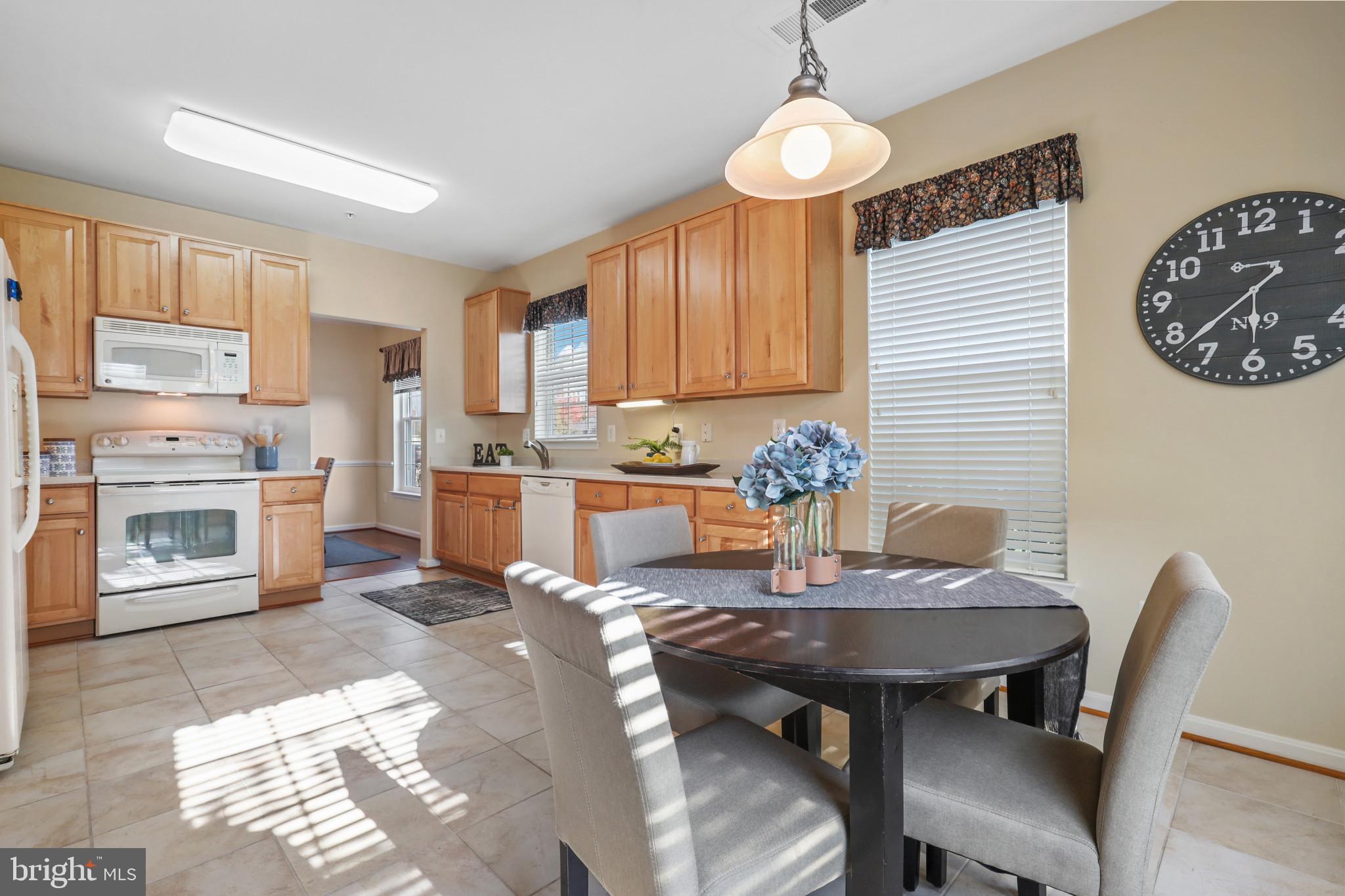 7315 Brookview Road, Unit 106 Elkridge, MD 21075 - Photo 20 of 47 Few of entire kitchen