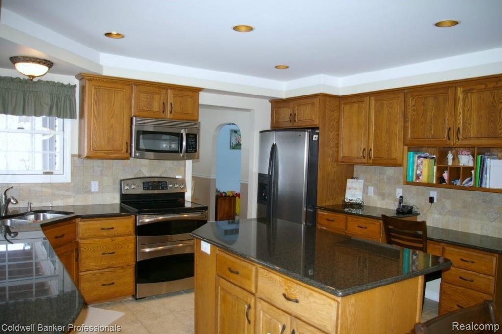 36114 Hardenburg Road Farmington, MI 48331 - Photo 4 of 24 Kitchen