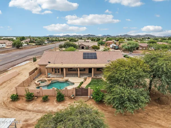 $940,000 | 512 East Jordon Lane, Phoenix, AZ 85086