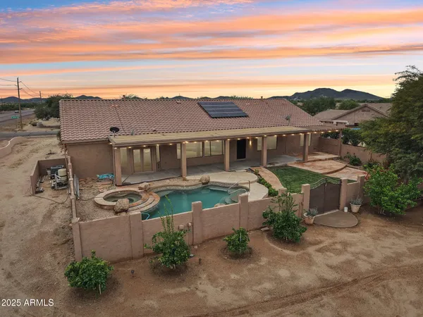 $940,000 | 512 East Jordon Lane, Phoenix, AZ 85086