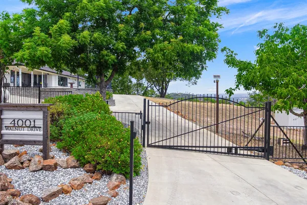 $1,200,000 | 4001 Walnut Drive, Rescue, CA 95672