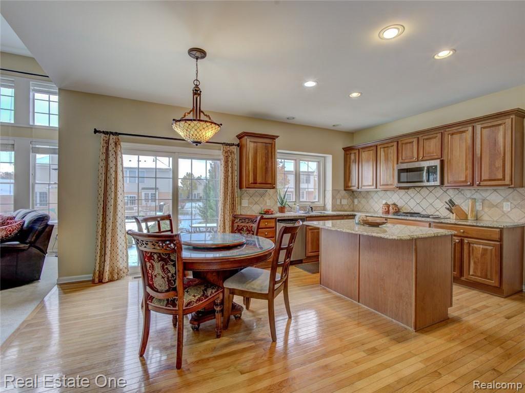 708 Enchantment Drive Rochester, MI 48307 - Photo 12 of 39 DSC00258_59_60.jpg