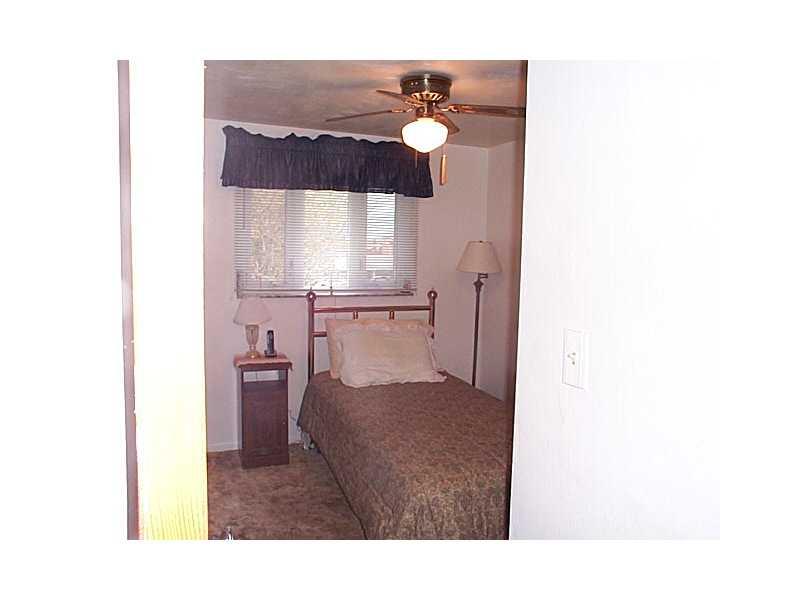 124 Starling Drive McKees Rocks, PA 15136 - Photo 11 of 15 Bedroom.
