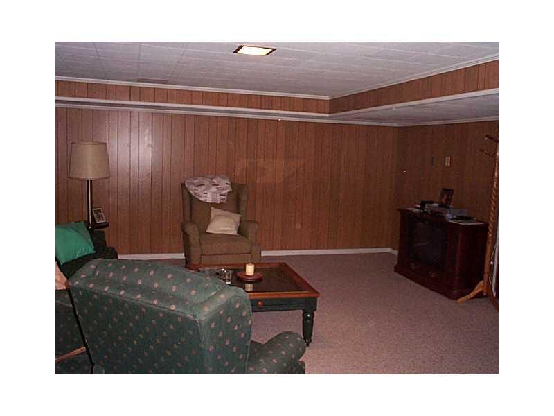 124 Starling Drive McKees Rocks, PA 15136 - Photo 12 of 15 Family Room.