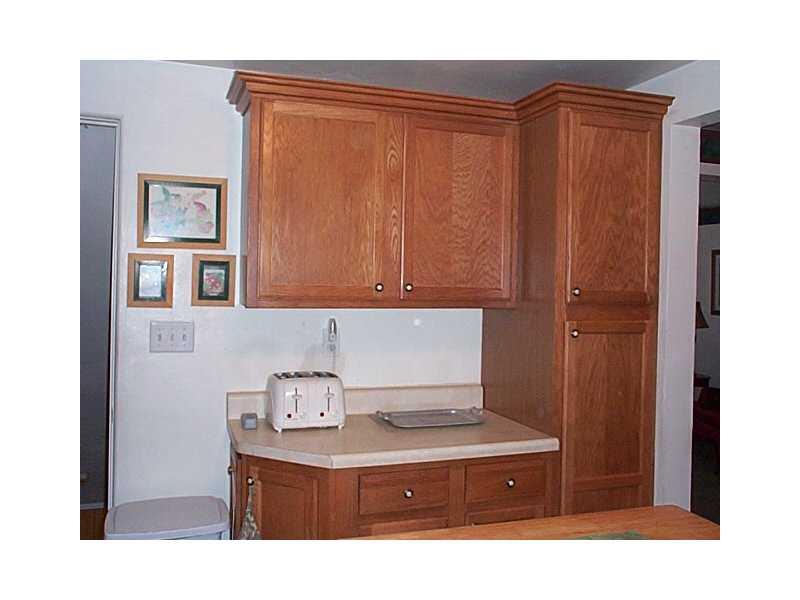 124 Starling Drive McKees Rocks, PA 15136 - Photo 4 of 15 Kitchen.