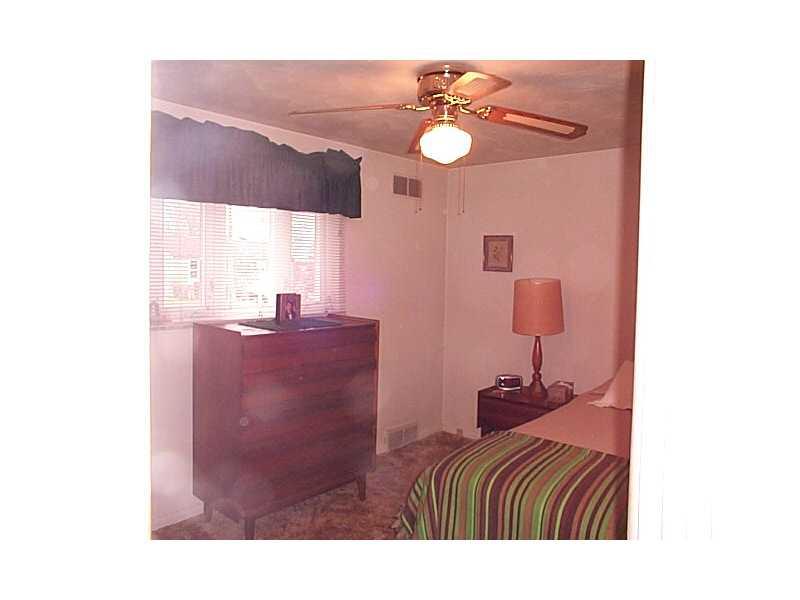 124 Starling Drive McKees Rocks, PA 15136 - Photo 10 of 15 Bedroom.