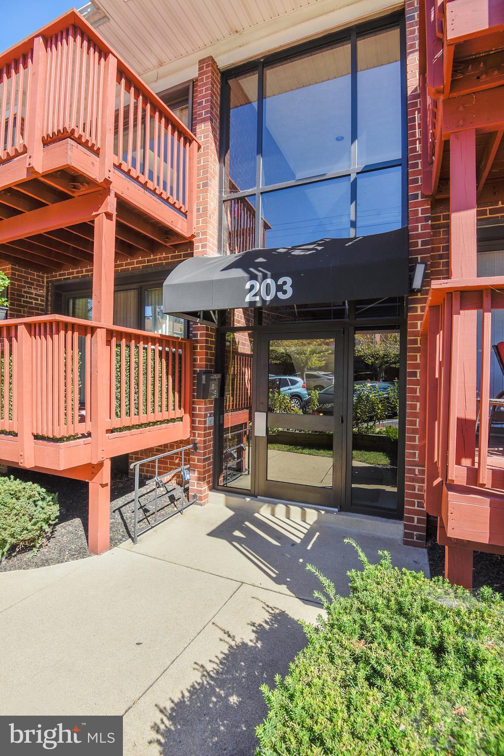 203 Skyhill Road, Unit 7 Alexandria, VA 22314 - Photo 17 of 20 Exterior (Front)