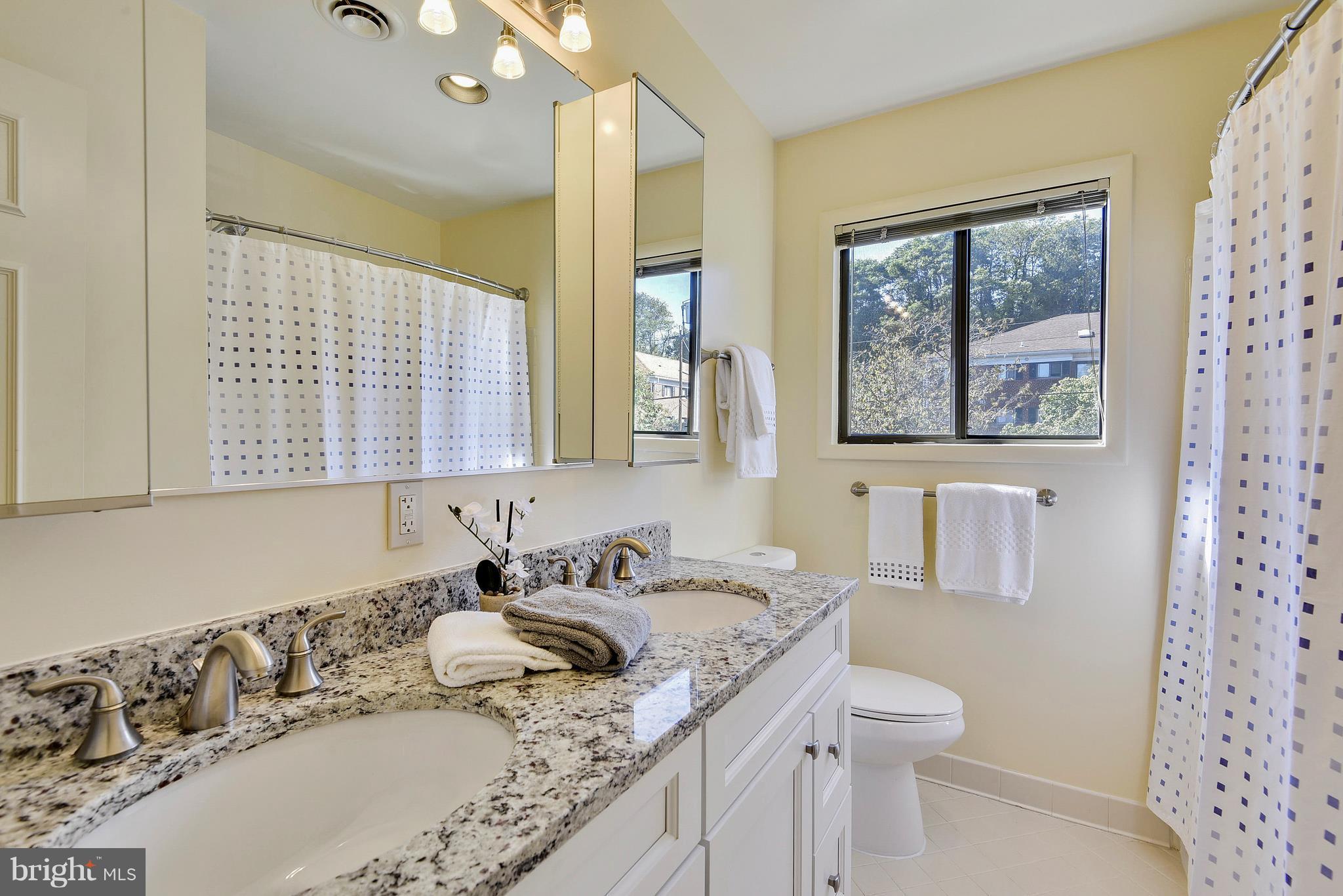 203 Skyhill Road, Unit 7 Alexandria, VA 22314 - Photo 6 of 20 Bath