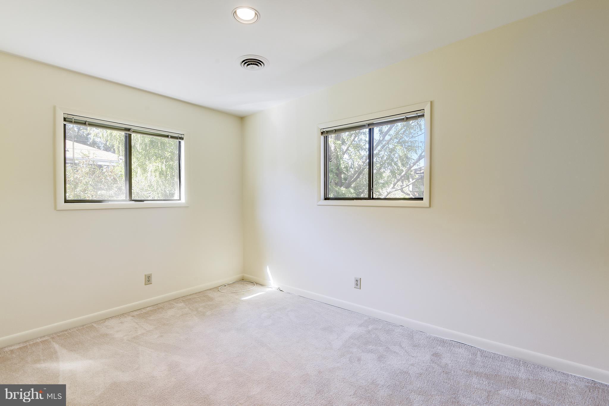 203 Skyhill Road, Unit 7 Alexandria, VA 22314 - Photo 7 of 20 Bedroom