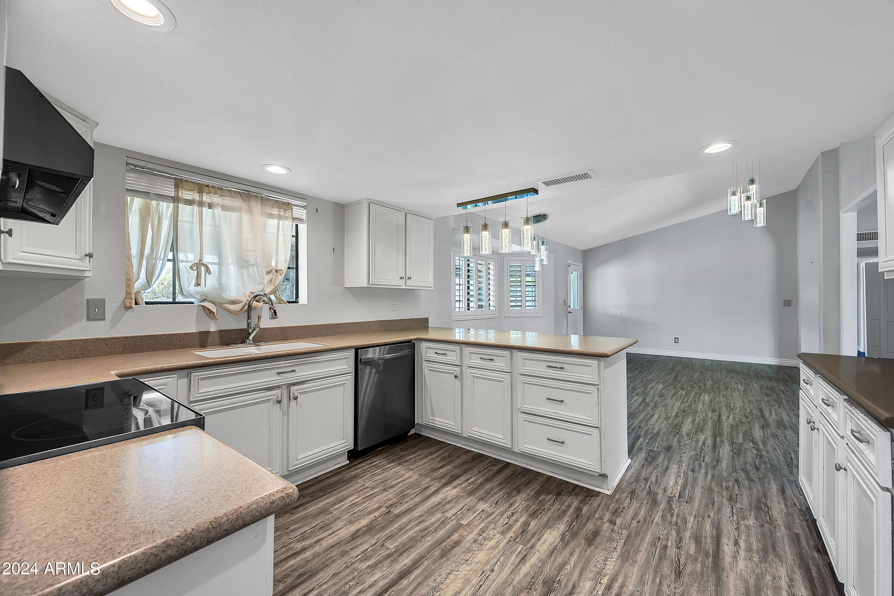 21406 South Greenfield Road Gilbert, AZ 85298 - Photo 15 of 49 Kitchen