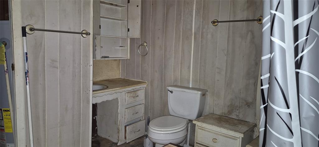 307 West Spruce Street Whitewright, TX 75491 - Photo 6 of 12 a bathroom with a granite countertop sink toilet and shower