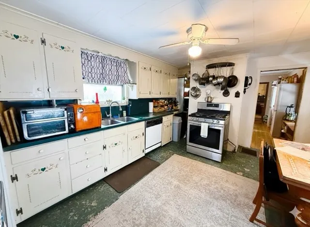 $515,000 | 118 Elm Street, Amesbury, MA 01913