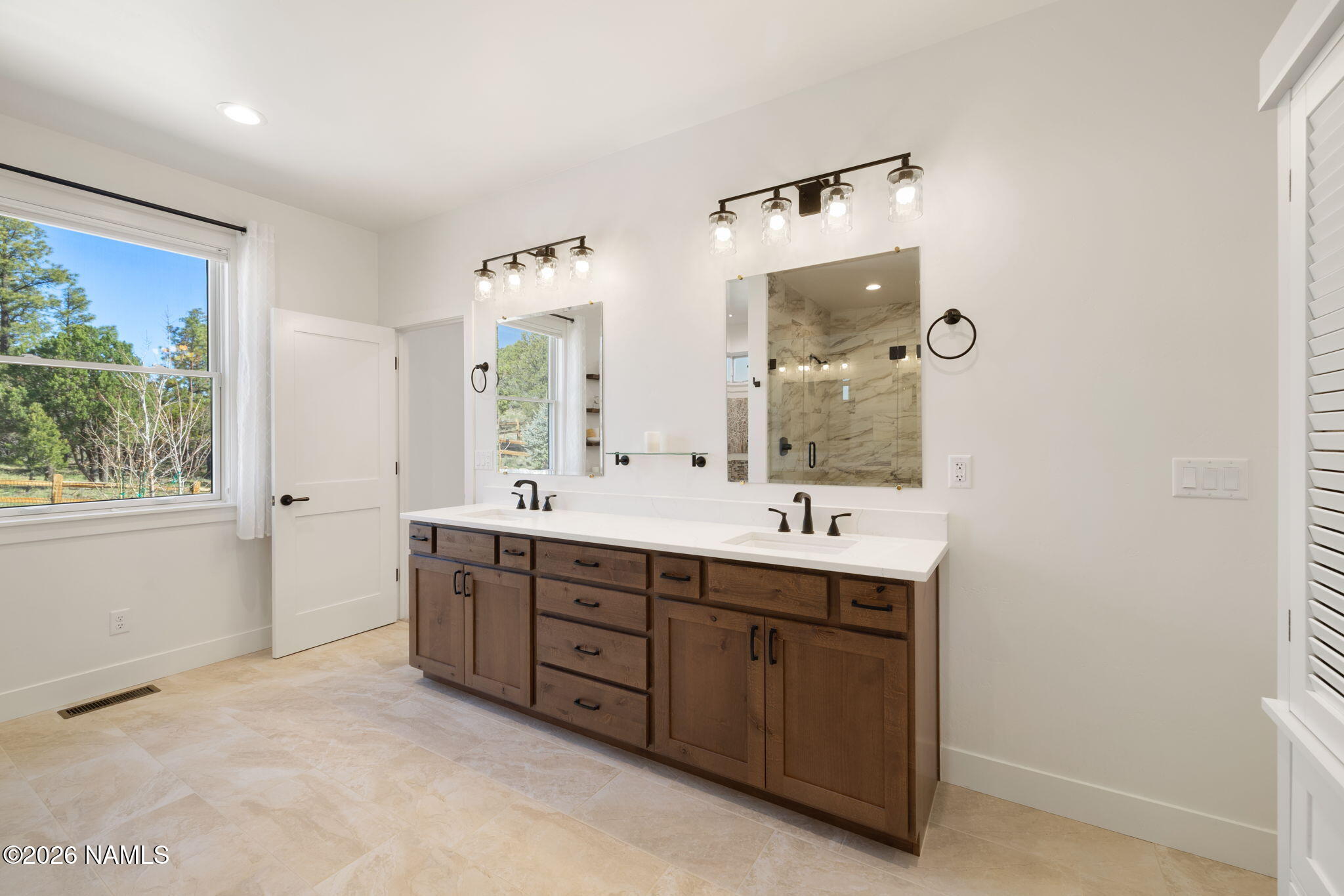 2672 Ridgewood Way Williams, AZ 86046 - Photo 30 of 57 Dual vanity