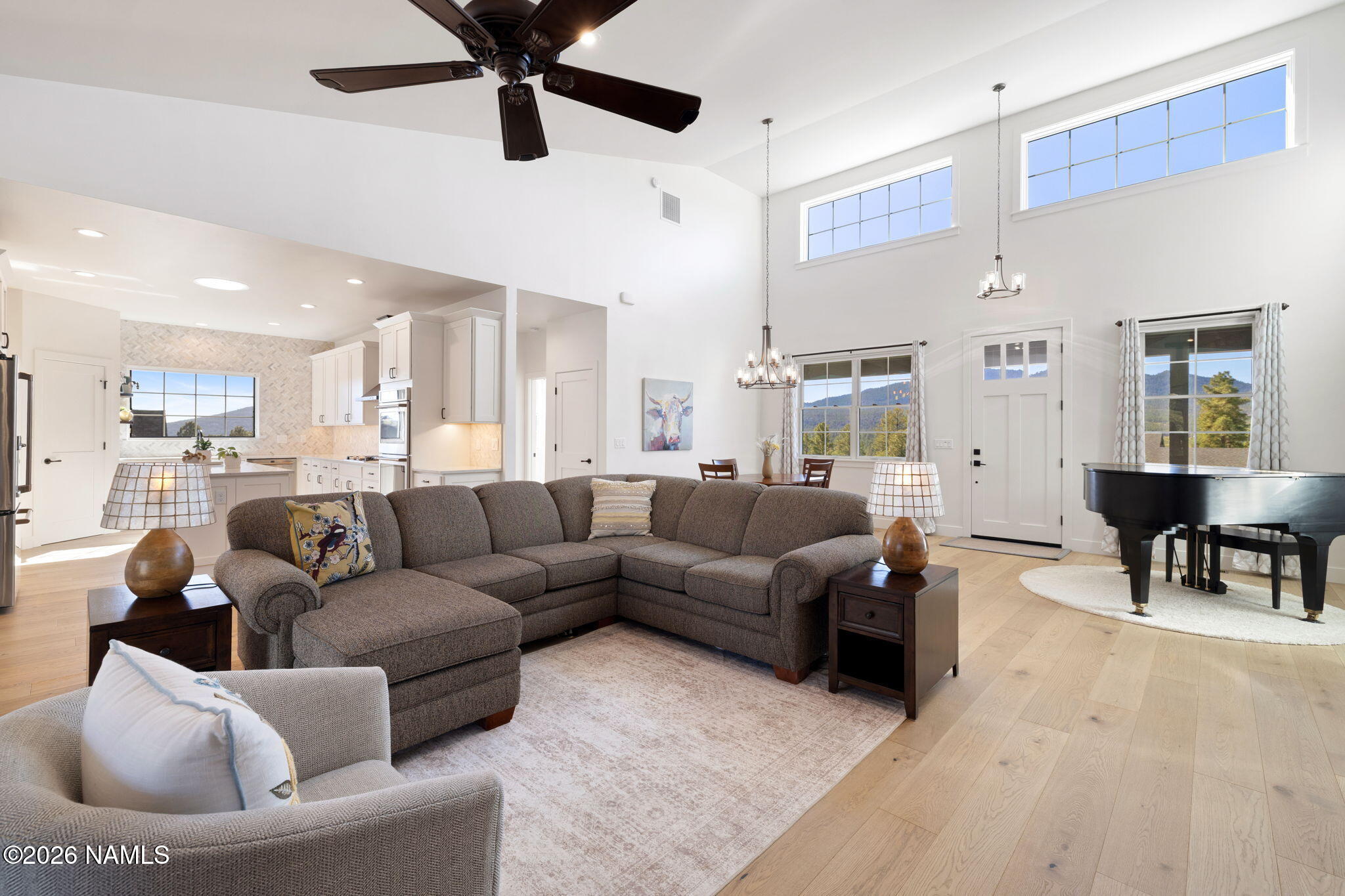 2672 Ridgewood Way Williams, AZ 86046 - Photo 10 of 57 12'' vaulted ceilings!