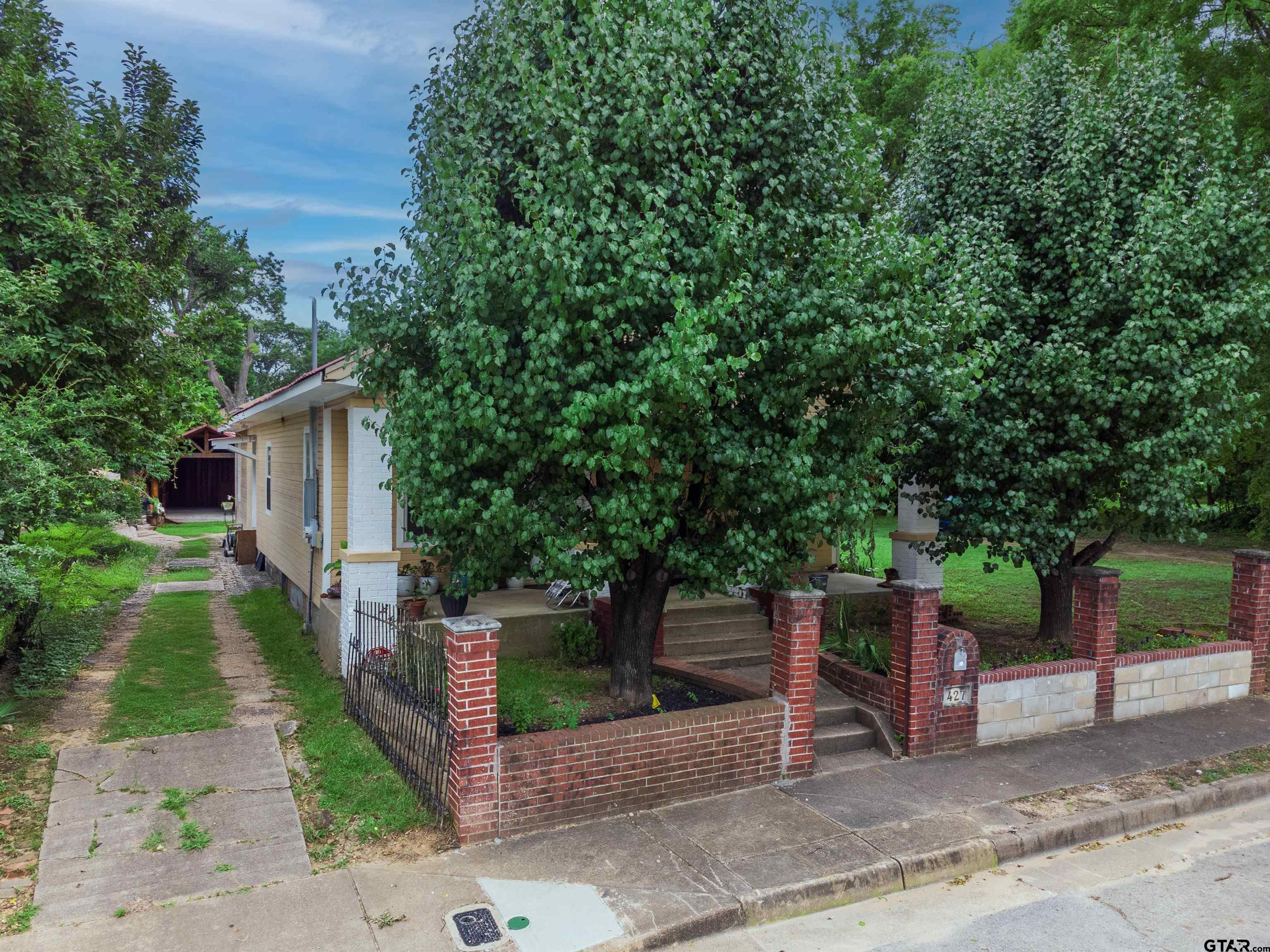 427 East Locust Street Tyler, TX 75702 - Photo 39 of 42 a front view of a house with garden