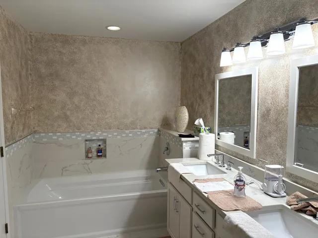 $359,900 | 607 Kingsbridge Drive, Carol Stream, IL 60188