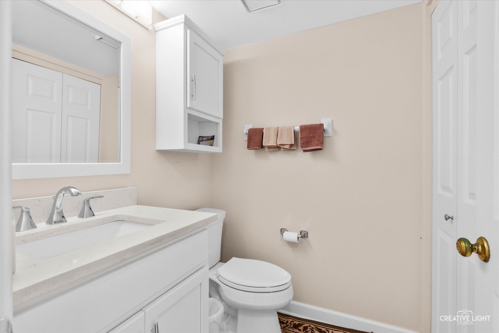 607 Kingsbridge Drive Carol Stream, IL 60188 - Photo 13 of 21 a bathroom with a sink and a toilet