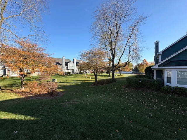 $359,900 | 607 Kingsbridge Drive, Carol Stream, IL 60188