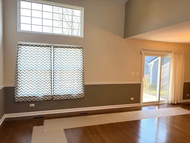 $359,900 | 607 Kingsbridge Drive, Carol Stream, IL 60188