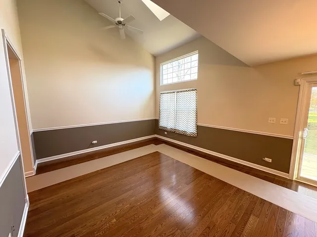 $359,900 | 607 Kingsbridge Drive, Carol Stream, IL 60188