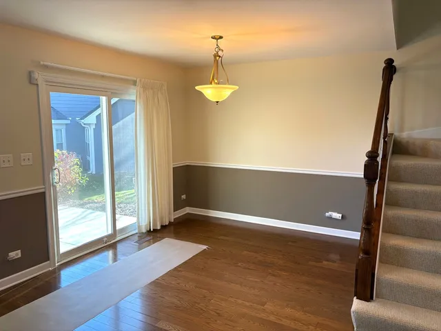 $359,900 | 607 Kingsbridge Drive, Carol Stream, IL 60188