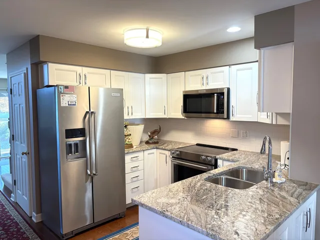 $359,900 | 607 Kingsbridge Drive, Carol Stream, IL 60188