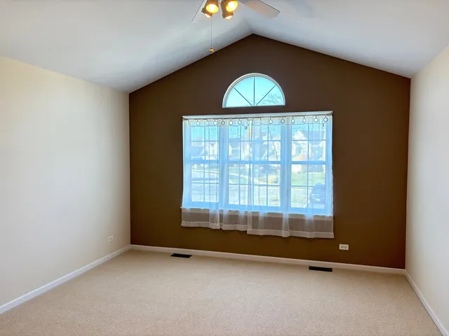 $359,900 | 607 Kingsbridge Drive, Carol Stream, IL 60188