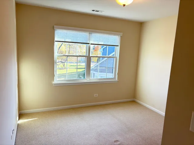 $359,900 | 607 Kingsbridge Drive, Carol Stream, IL 60188