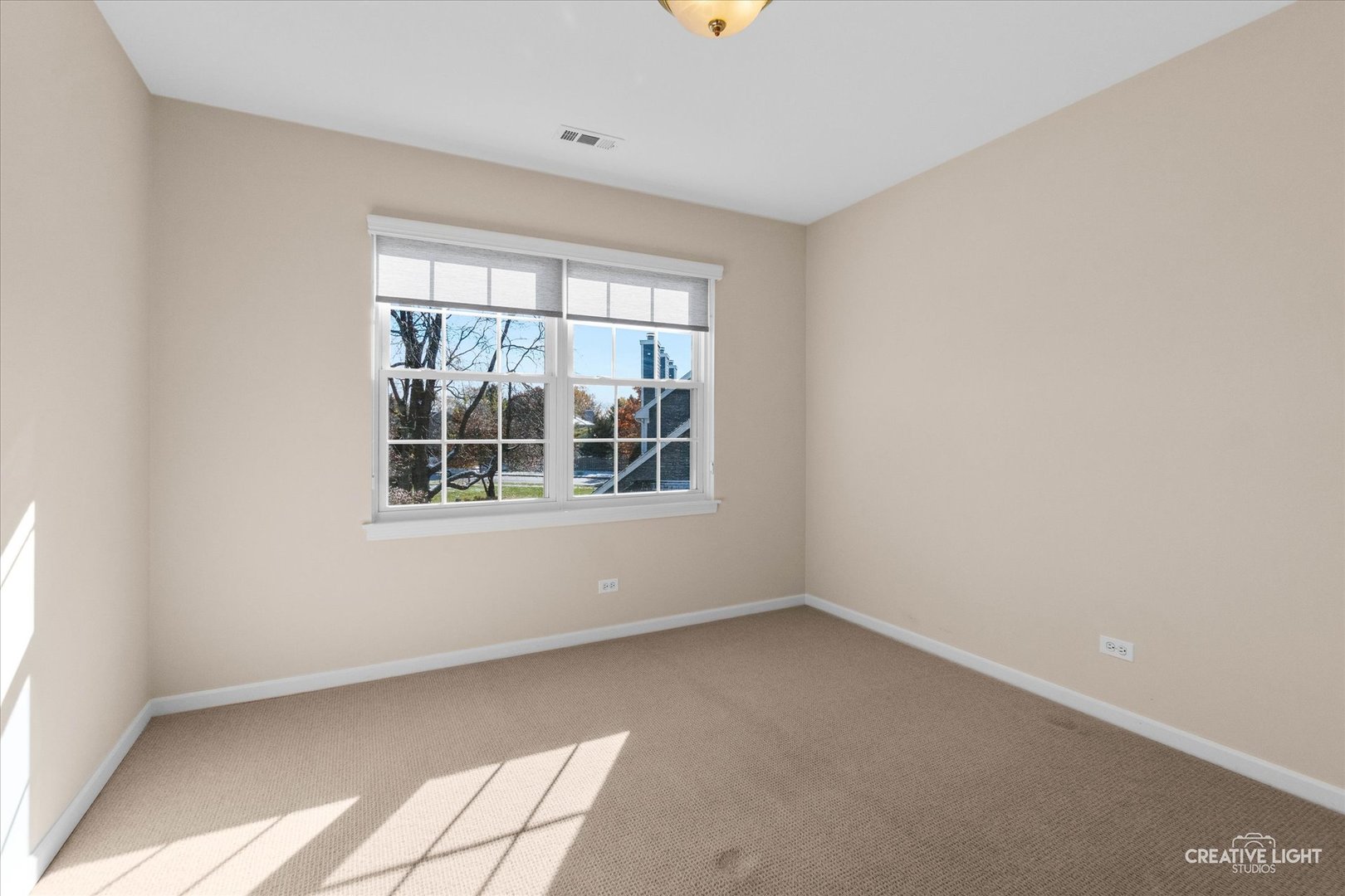607 Kingsbridge Drive Carol Stream, IL 60188 - Photo 10 of 21 an empty room with a window