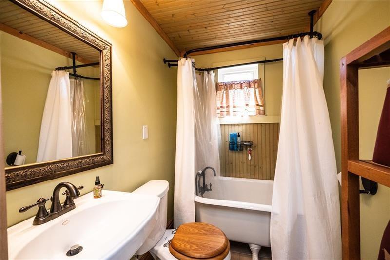 1631 Roosevelt Road Pittsburgh, PA 15237 - Photo 17 of 25 Gallery Image 17