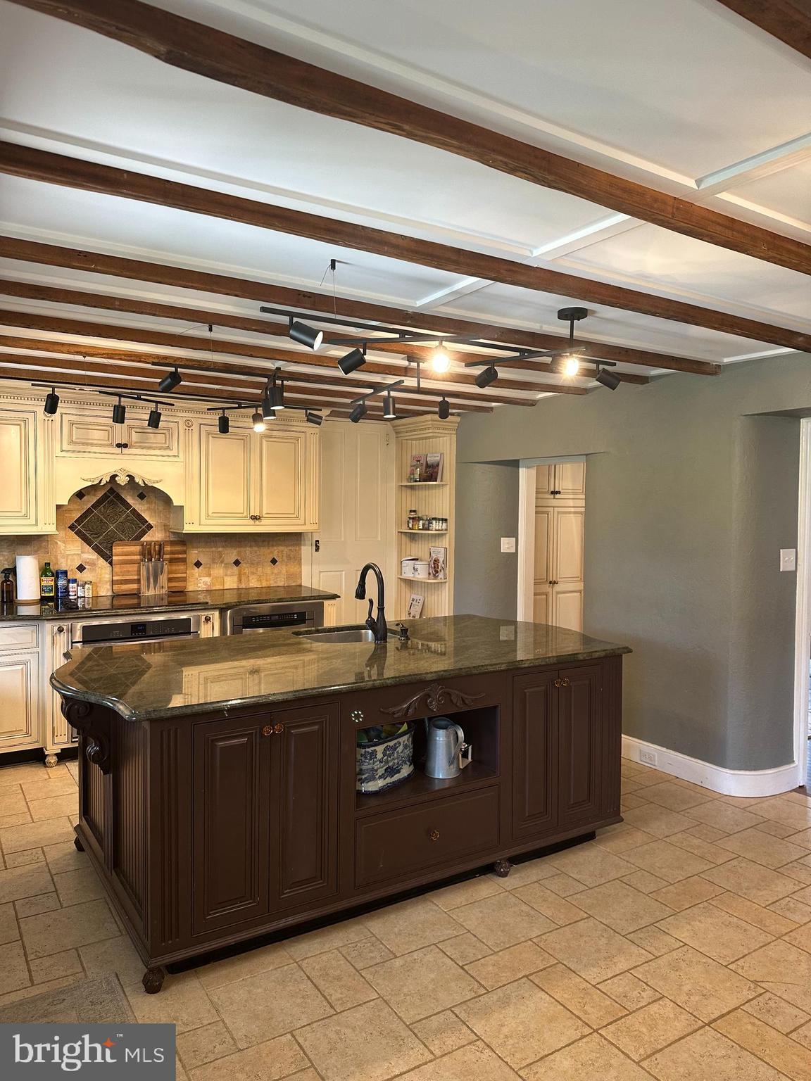 553 Worthington Road Chester Springs, PA 19425 - Photo 4 of 33 a kitchen with a stove and cabinets